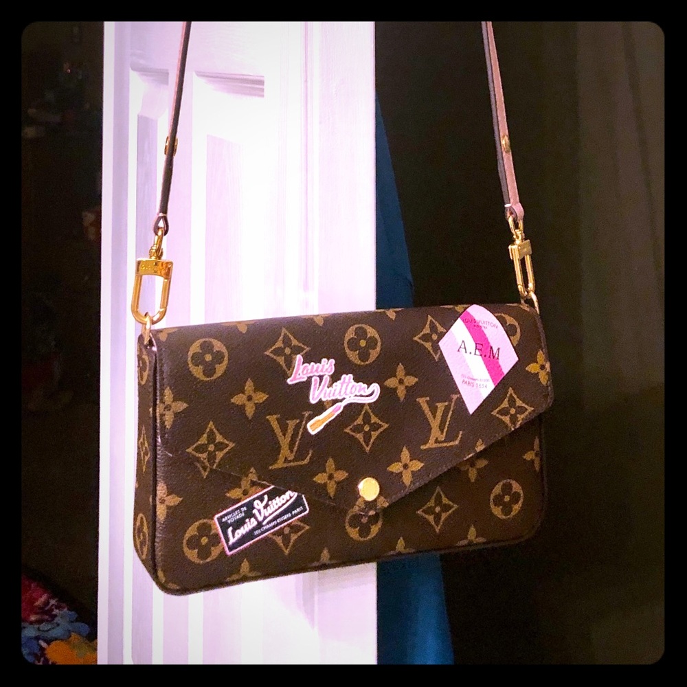 ❌SOLD❌ “World Tour” Louis Vuitton Pochette Felicie